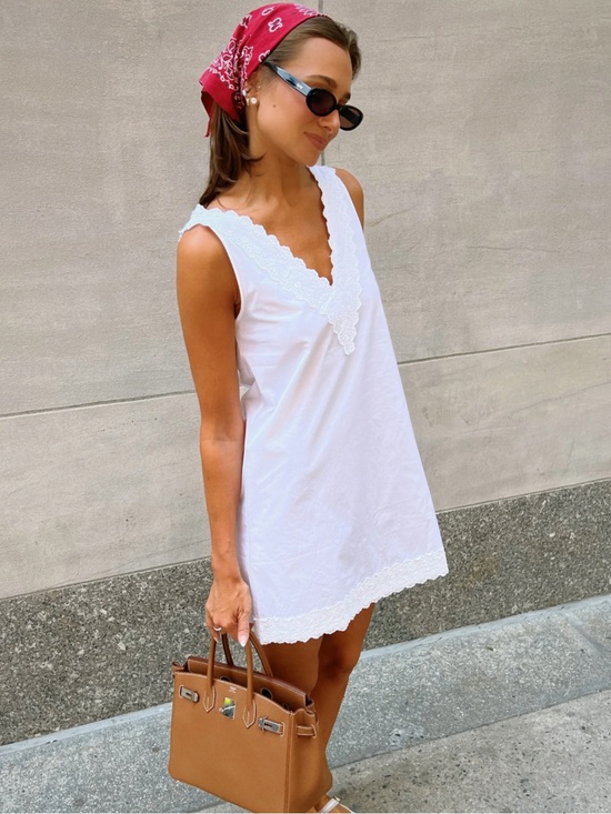 WeWoreWhat Dresses & Skirts - WEWOREWHAT Women’s White V-Neck Lace Trim Dress